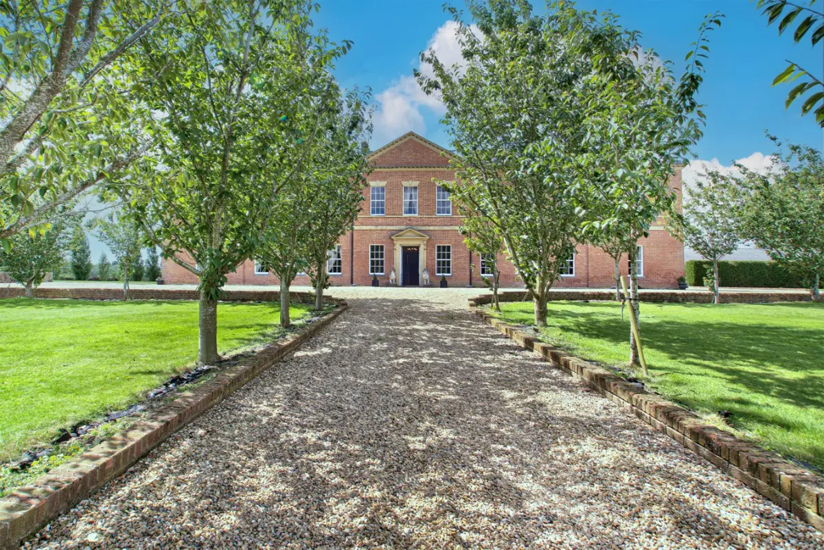 Glentworth Manor - image 1