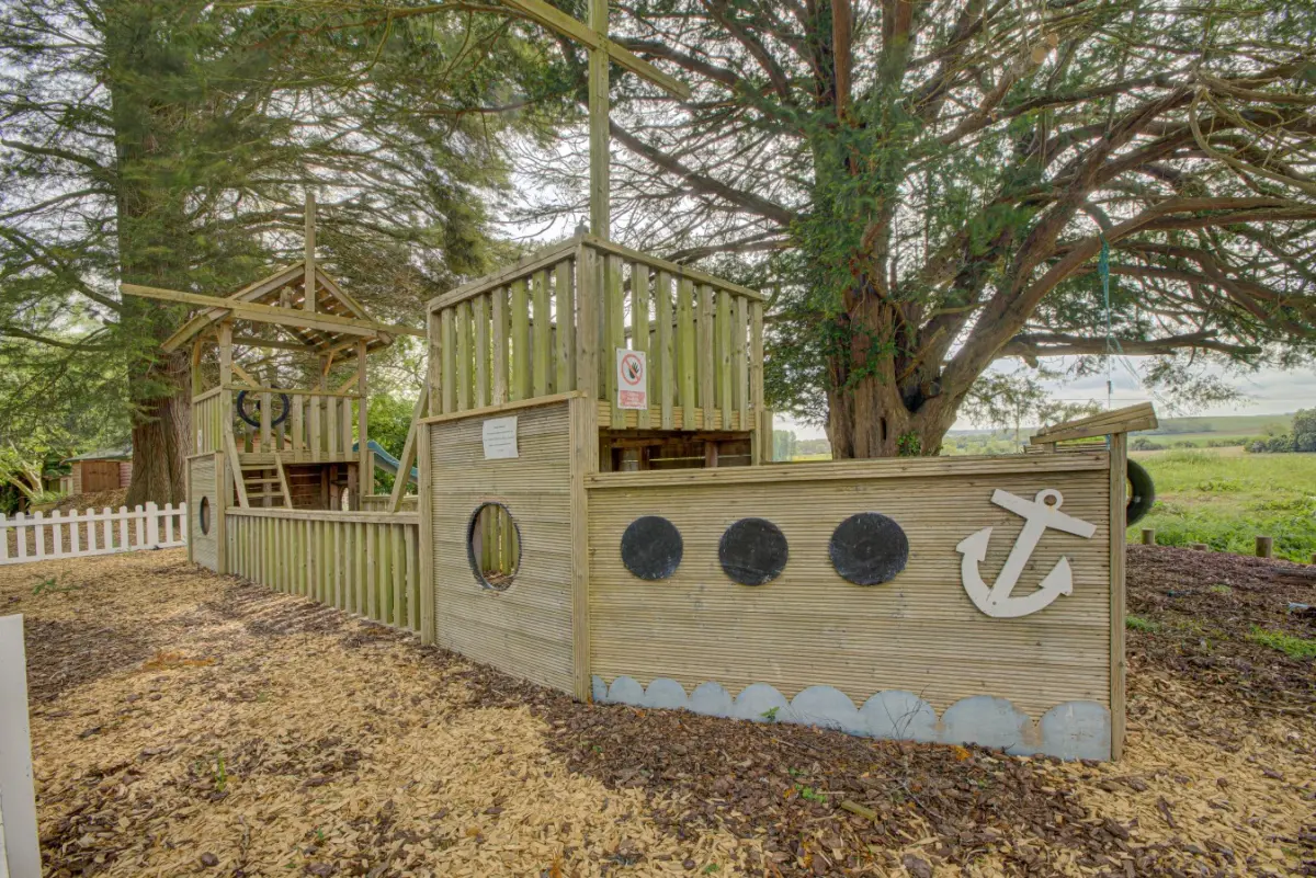 Skendleby Hall by Group Retreats