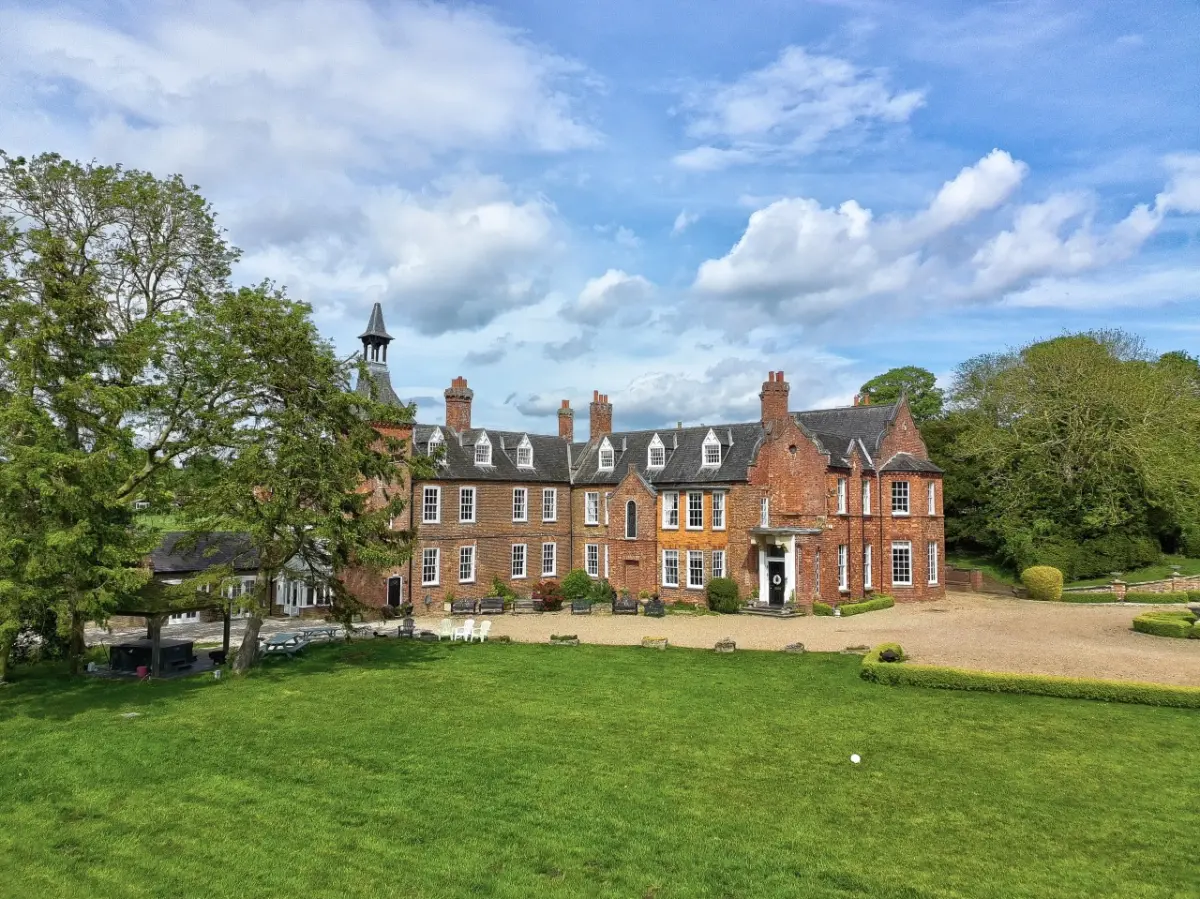 Skendleby Hall by Group Retreats
