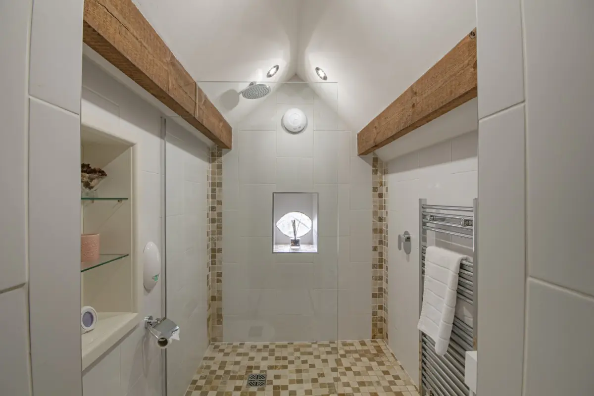 Scale House by Group Retreats