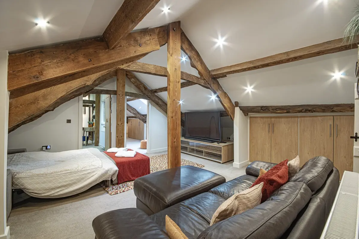 Scale House by Group Retreats