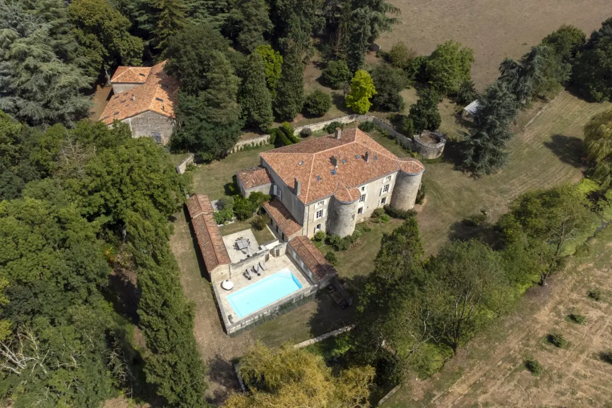 Chateau La Chuteliere - image 2